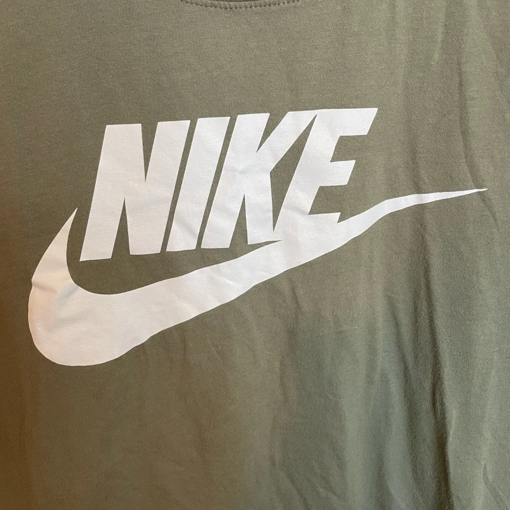 Nike Men’s Short Sleeve Olive Green Tee